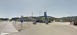 Zona d'aparcament de la gasolinera de Fogars de la Selva que està a la carretera BV-5122 entre Hostalric i Tordera