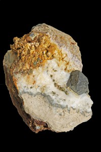 Galena amb dolomita i pirita. Mina Règia, Bellmunt del Priorat, Tarragona. 8,2 x 10,5 cm. Cristall de 2,1 x 2,3 cm. Carles Manresa.